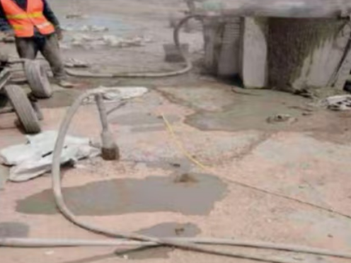 湟源水泥混凝土路面板底注浆技术 路面脱空注浆整治方案