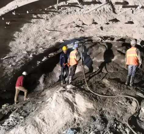 湟源隧道拱顶带模注浆料，微膨胀注浆料的特点及施工工艺